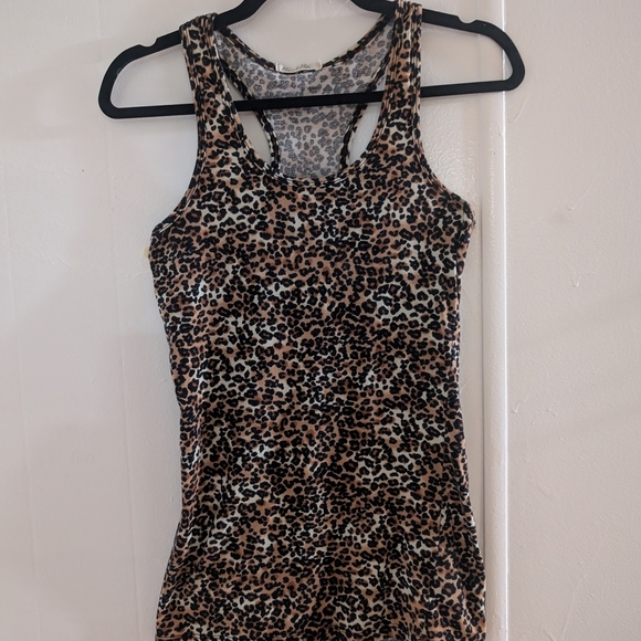 🎀$5 Heart Hips Animal Print Sleeveless Top - Picture 2 of 6